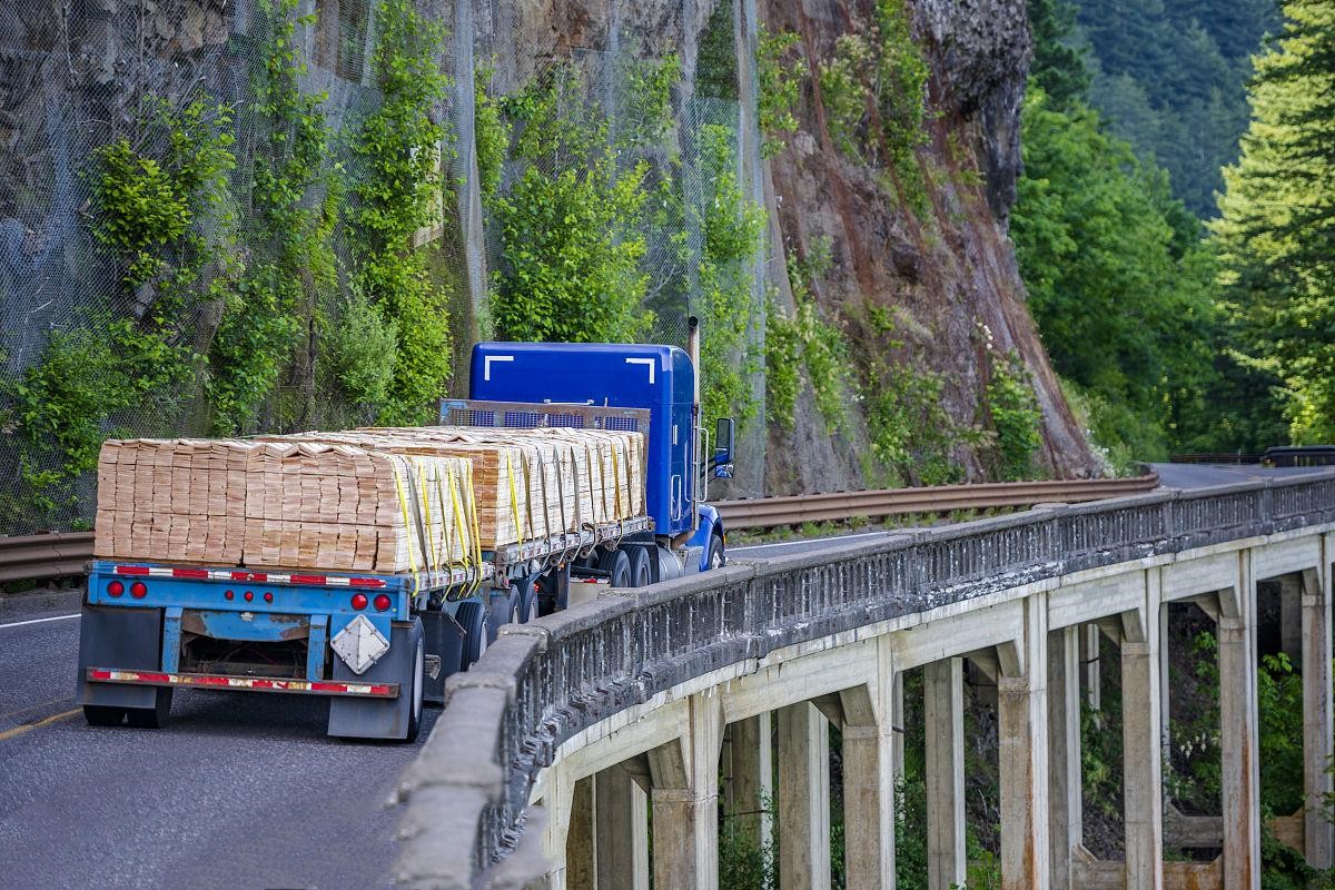 There are some problems that you should pay attention to when driving a semi trailer on mountain roads