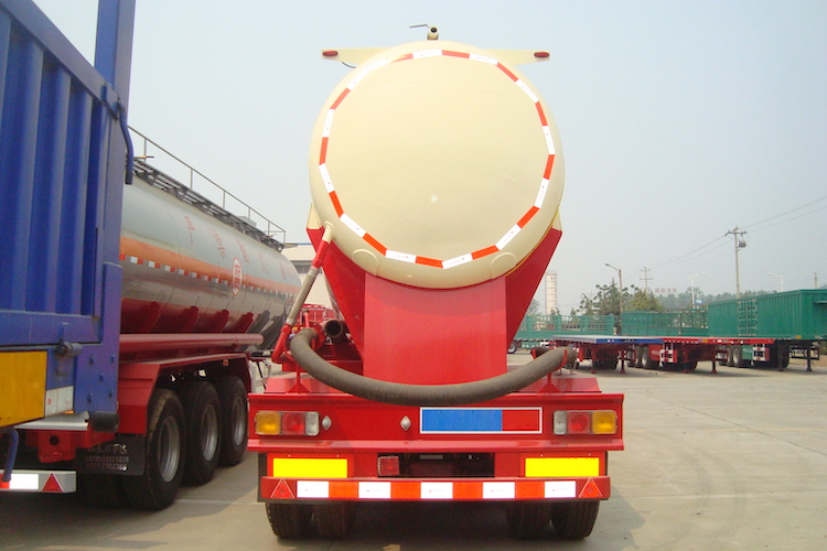 dry-bulk-cement-tanker-trailer-rear.JPG