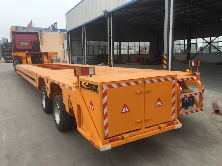 Hydraulic-Detachable-Gooseneck-Lowboy-trailers-in-china.JPG