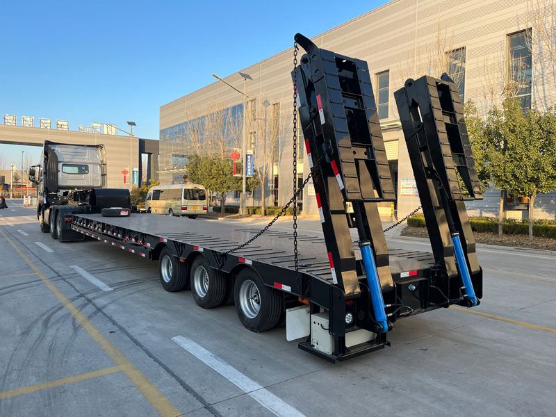 3 Axle Hydraulic Lowbed Semi Trailer for Sale