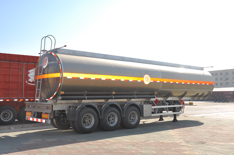 3-Axle-Stainless-Steel-Tanker-Manufacturers.jpg