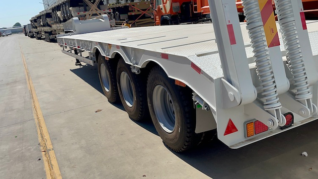 3 Axle 4 Axle Lowbed Semi Trailer For Sale