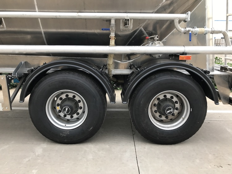 stainless-steel-tanker-for-sale-tire.JPG